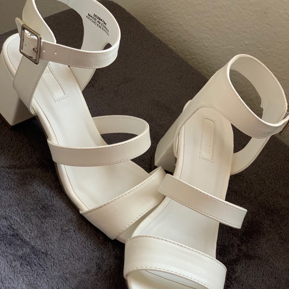 NEW White Forever 21 Sandal Size 7 no flaws - Picture 6 of 10